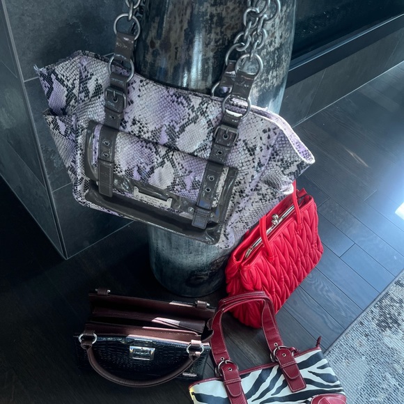 A assortment of handbags all❤️ as is ❤️and various colours and styles as shown - Picture 3 of 17